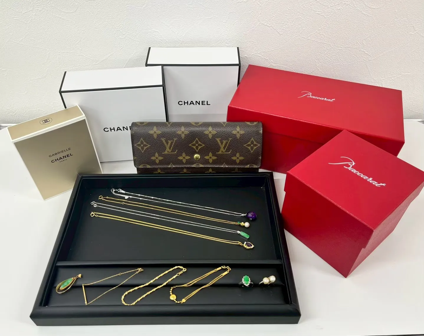 香水やブランド財布お買取させていただきました✨